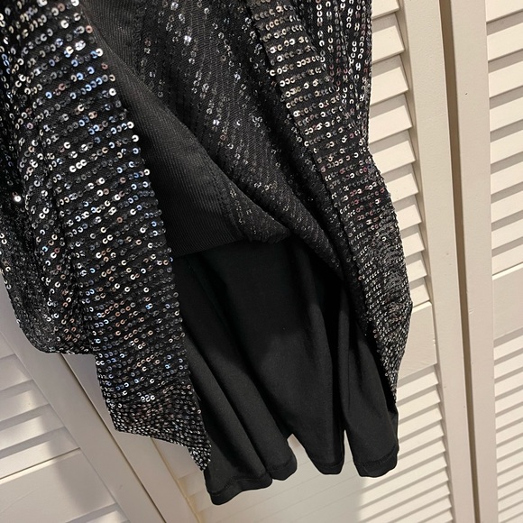 Shawhuwa Women's Fashion V Neck Sequin Strappy Flowy Tank - Picture 8 of 10